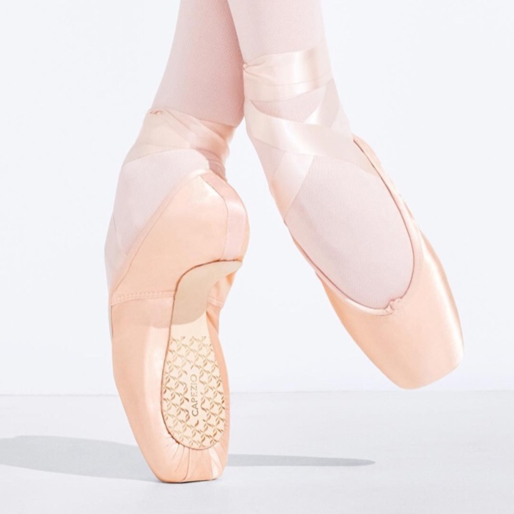 CAPEZIO DEVELLOPE POINTE SHOE